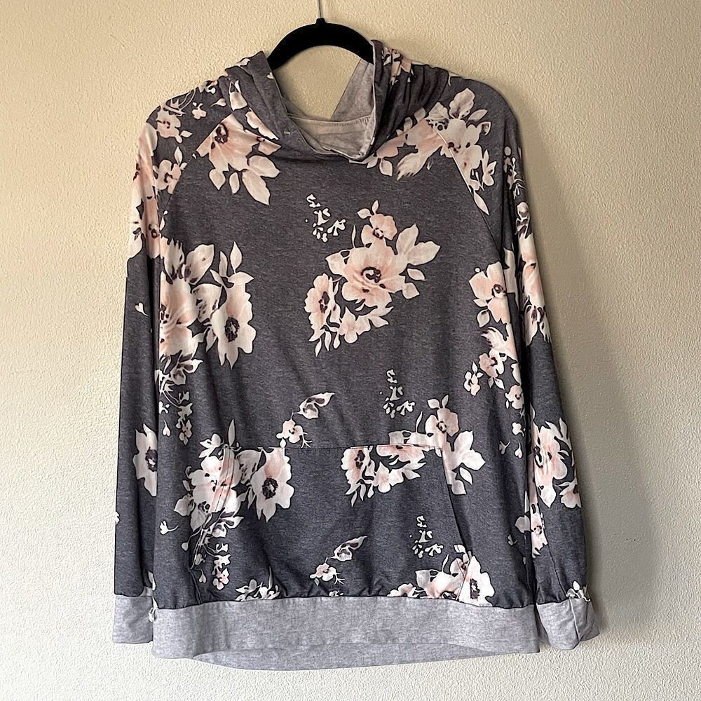 Soft and Comfortable, Hooded, Floral Top. Size Large.